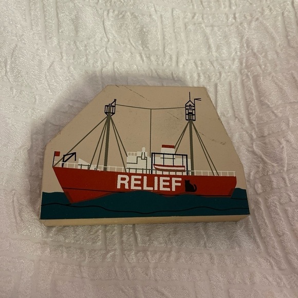 Cat's Meow RELIEF RESCUE SHIP Wood Shelf Sitter 1994 - Picture 2 of 6